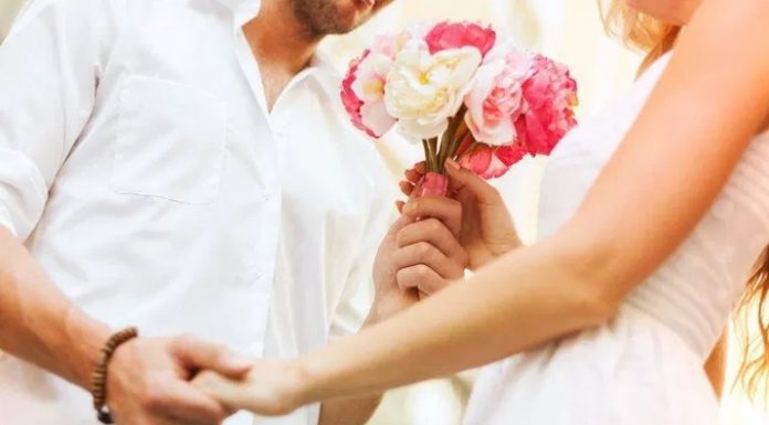 Prezent walentynkowy dla mężczyzny – nietypowy czy typowy? kwiaty jako prezent dla mężczyzny